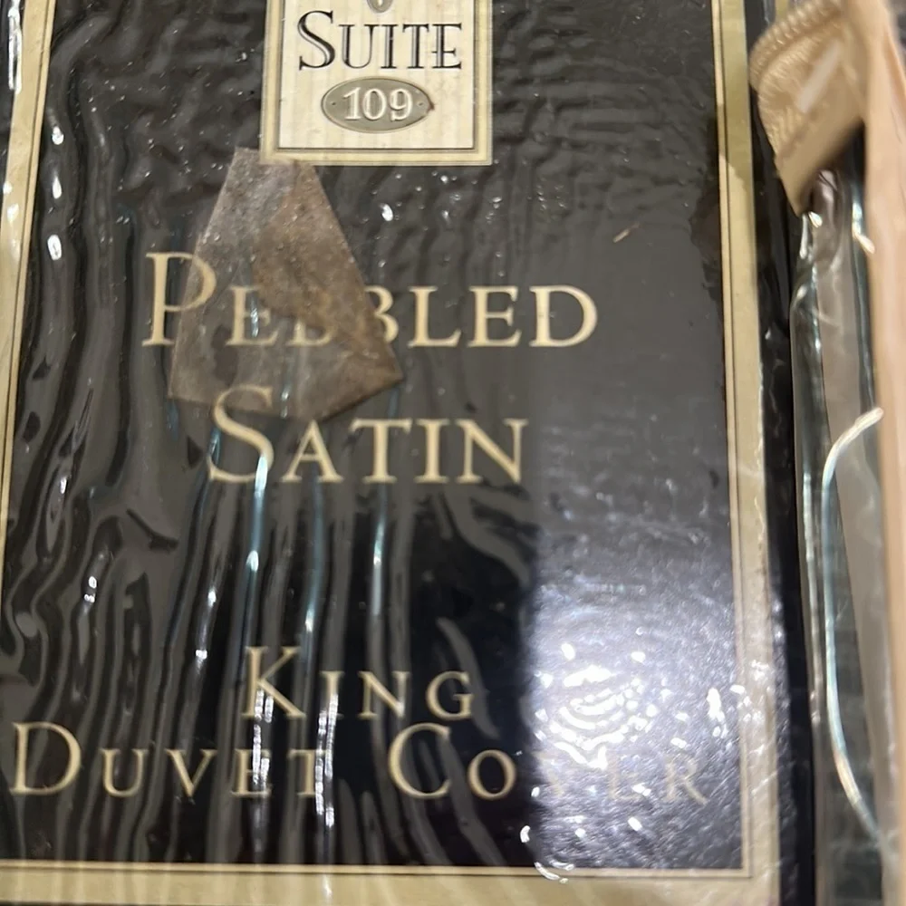 Suite 109 King pebbled satin duvet cover, two matching standard pillowcases NWT